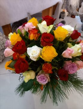 Explozie de culoare in 51 de trandafiri